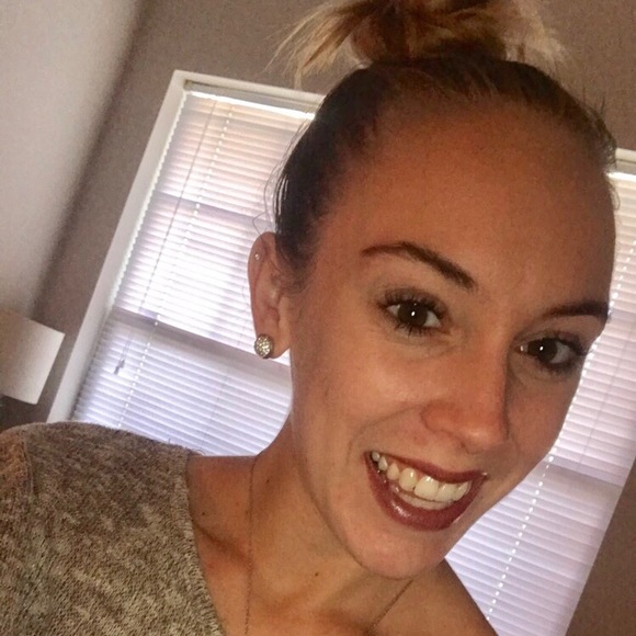 Meet your Posher, Michelle - Picture 3 of 3